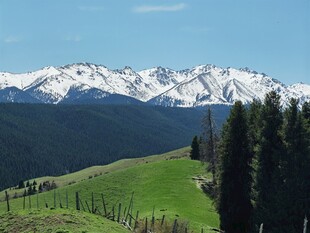 乌鲁木齐小渠子南山雪峰