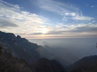 清晨的日光泰山