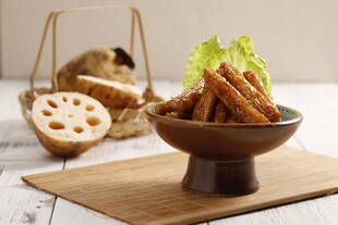 木碗中的美味面包棒点心