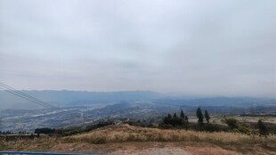 山间远景视野开阔之景