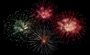 绚丽烟花绽放夜空