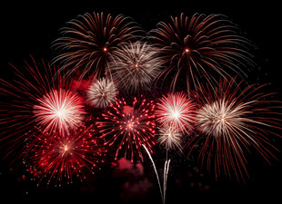 绚丽烟花绽放夜空