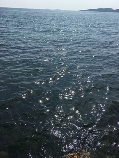 波光粼粼的宁静海面