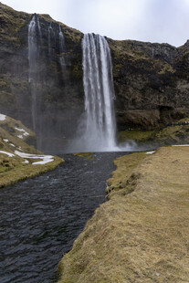 冰岛壮丽瀑布自然景观