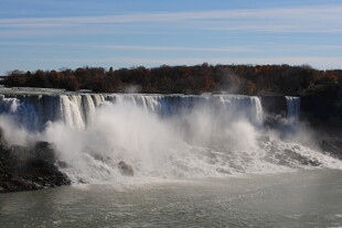 壮观的瀑布景观