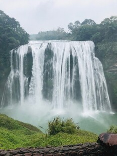壮观瀑布自然美景如画
