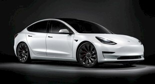 白色特斯拉Model 3轿车