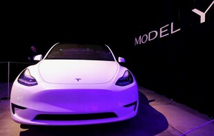 炫酷紫色特斯拉Model 3