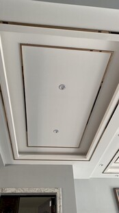 简约白色天花板设计
