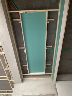 室内装修中的门框安装