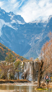 山间湖畔秋色迷人景致