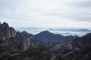 壮丽黄山山峦云海景观