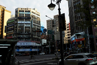 城市繁华街头景象