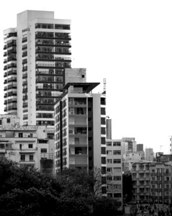 城市中的现代高楼建筑