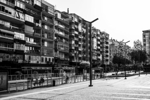 老旧居民楼街道景象