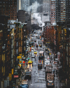 城市繁忙街道景象