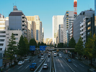 城市繁忙街道景象