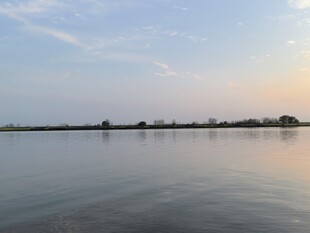 湖畔日落美景