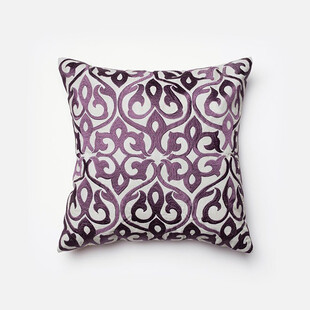 紫色花纹抱枕