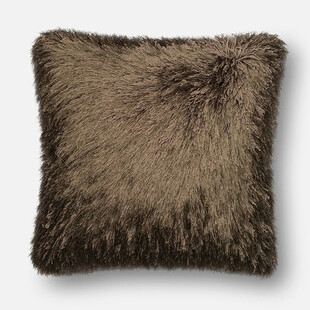 毛绒棕色抱枕