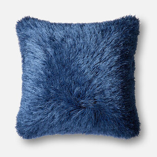 蓝色毛绒抱枕