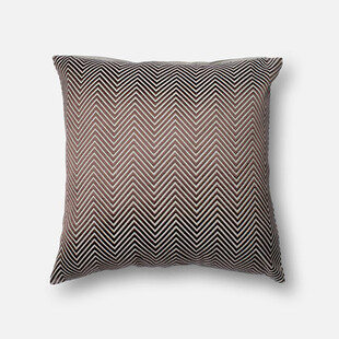 几何图案棕色抱枕