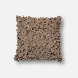 棕色毛绒质感方形抱枕