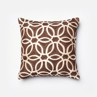 棕色几何图案抱枕