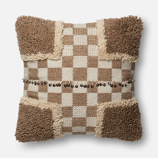 格子图案棕色毛绒抱枕