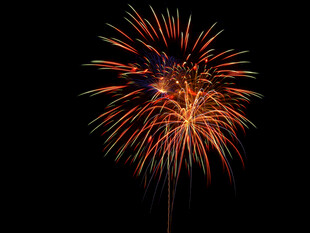 夜空中绚烂的烟花绽放