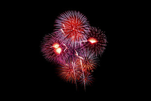 绚丽烟花绽放夜空