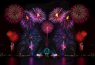 绚丽烟花绽放夜空美景