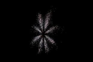 黑色背景上的璀璨烟花