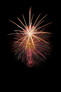 夜空中绚烂的烟花绽放