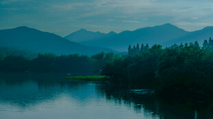 宁静山水湖景风光图