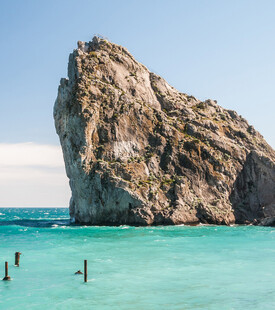海中巨岩澄澈海水美景