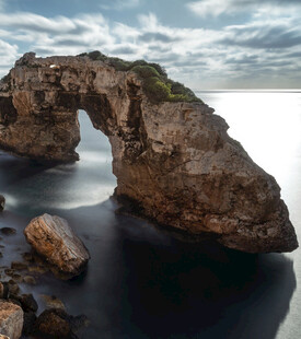 海边拱形岩石壮丽景观
