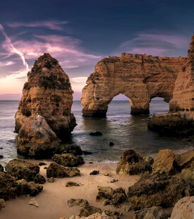 海边拱形岩石壮丽景观