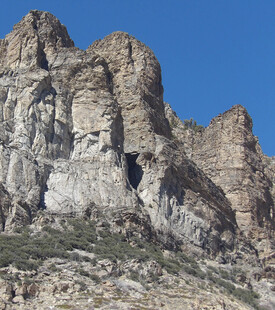 巍峨壮观的岩石山峰
