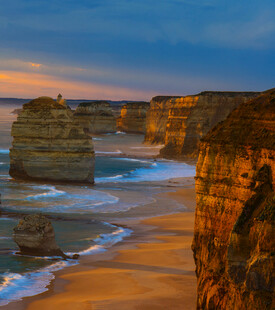 海岸壮丽风光岩石与海浪