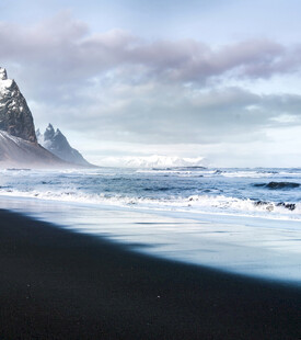 冰岛黑沙滩的壮丽海景