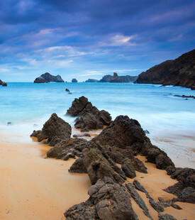 海边礁石与美丽暮色海景