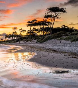 日落时分的美丽海滨景象