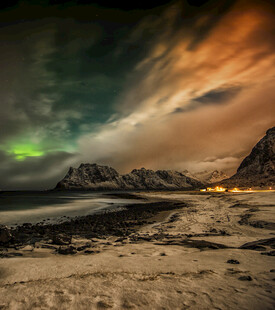 极光下的海滩壮丽景观