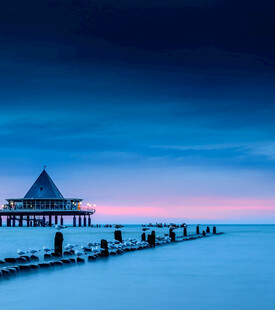 海边栈桥日落美景