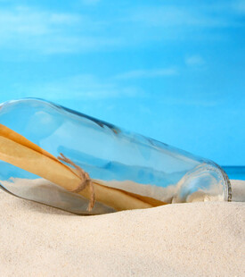 沙滩上的漂流瓶