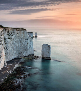 白垩悬崖下的绝美海滨风光