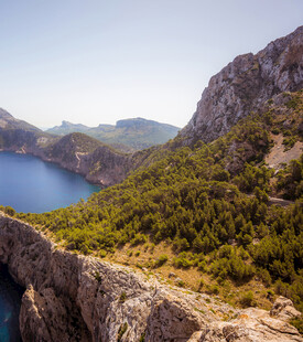 山海相依的壮丽自然景观