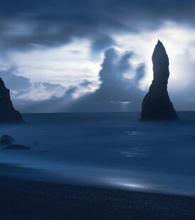 海边孤石的壮丽暮色