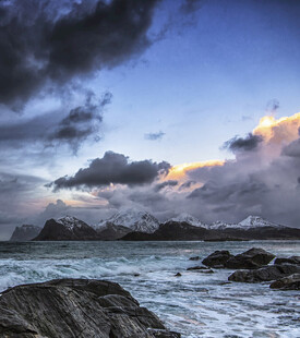 海边日落时分的壮美景观